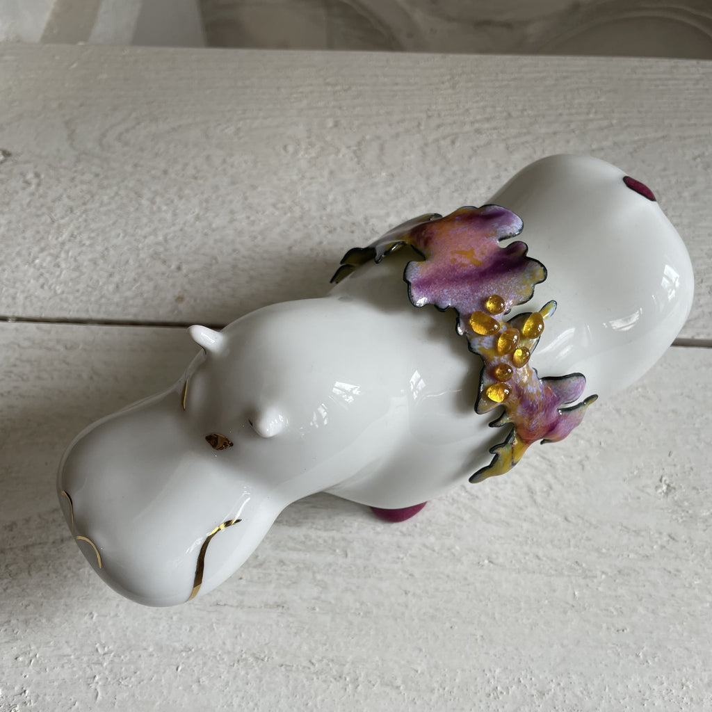 Hippopotame en porcelaine de limoges de la manufacture la seynie et structure en email les emaux arediens