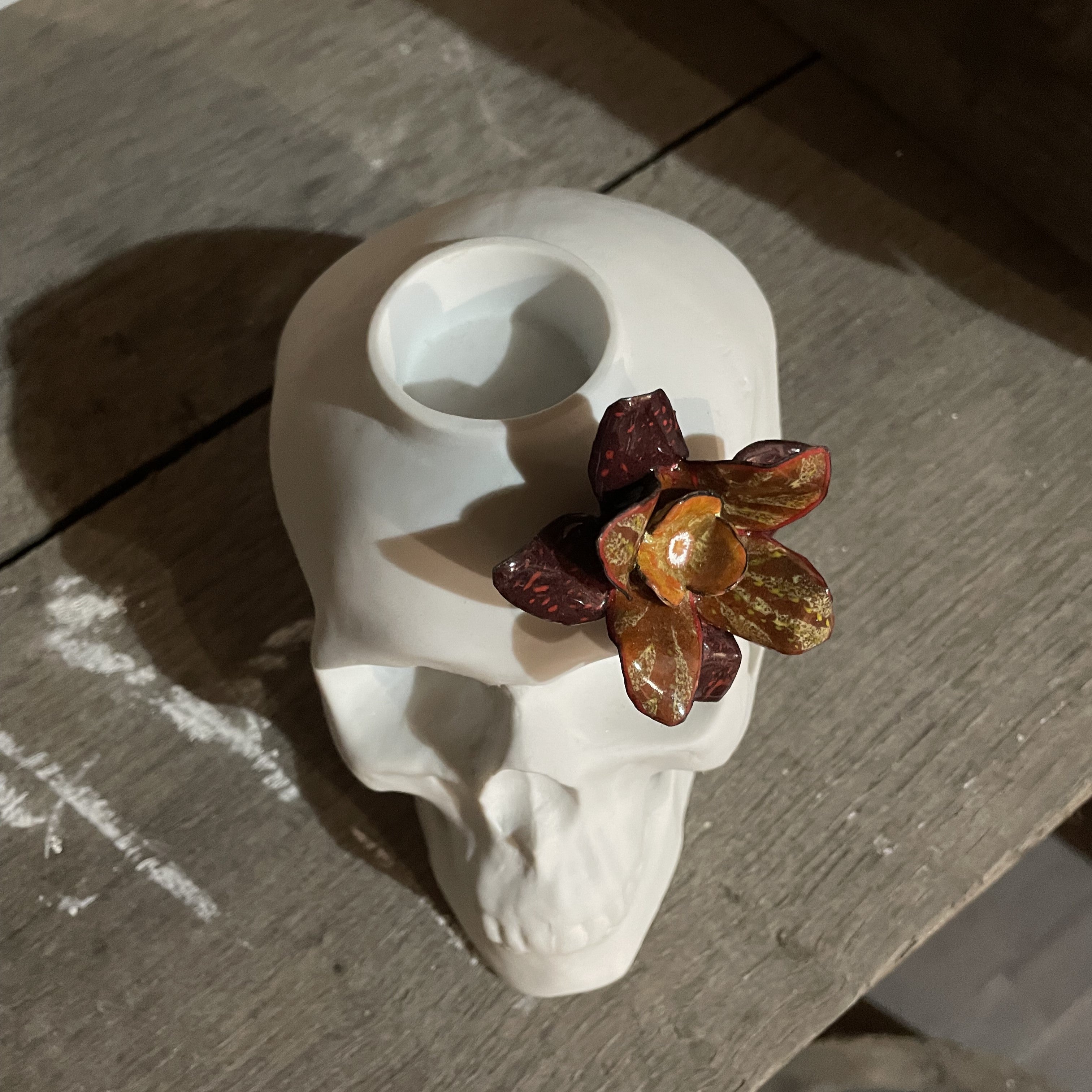 crane bougeoir en porcelaine de limoges de la manufacture la seynie et fleur en email les emaux arediens