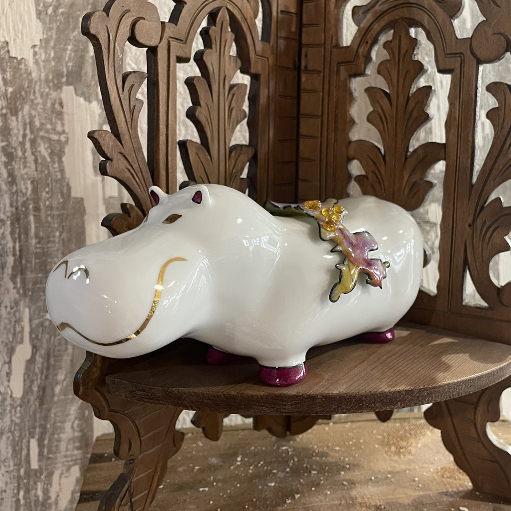 Hippopotame en porcelaine de limoges de la manufacture la seynie et structure en email les emaux arediens