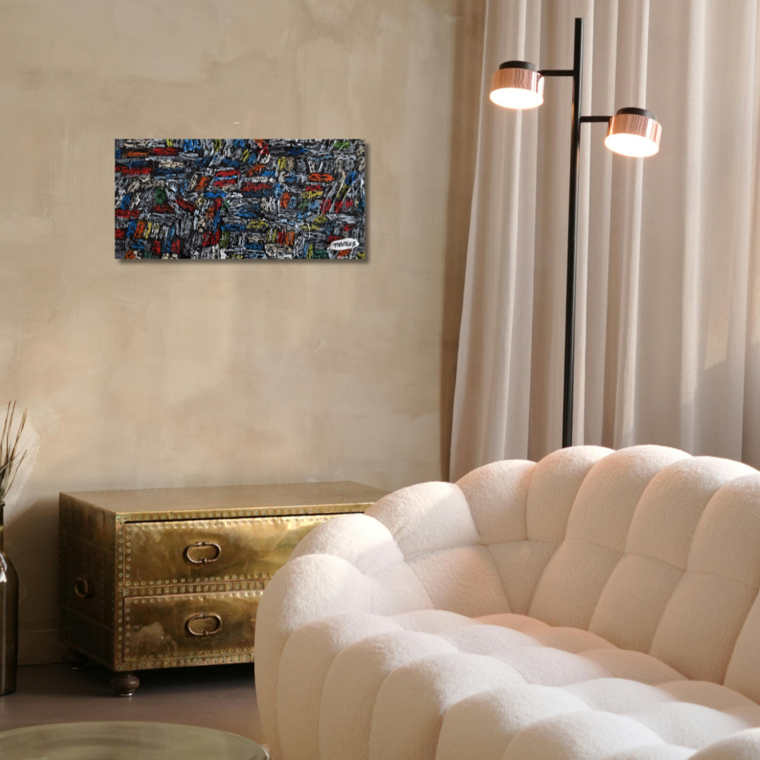 tableau acrylique et éléments en porcelaine. toile représente une casse automobiles. les couleurs sont jaune, bleu, rouge, orange, vert, noir et blanc. format paysage dimensions : 40x20