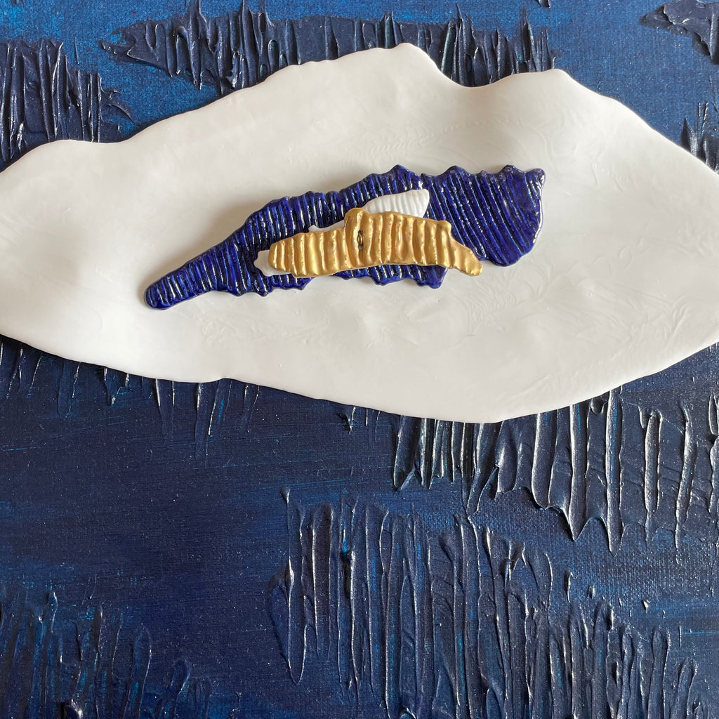 oeuvre sur toile avec element en porcelaine represente Mer d'Ariaké