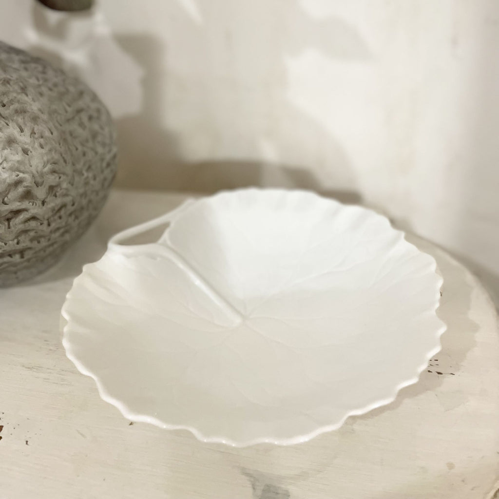 Feuille de géranium - petit plat, vide poche ou assiette - Porcelaine de Limoges