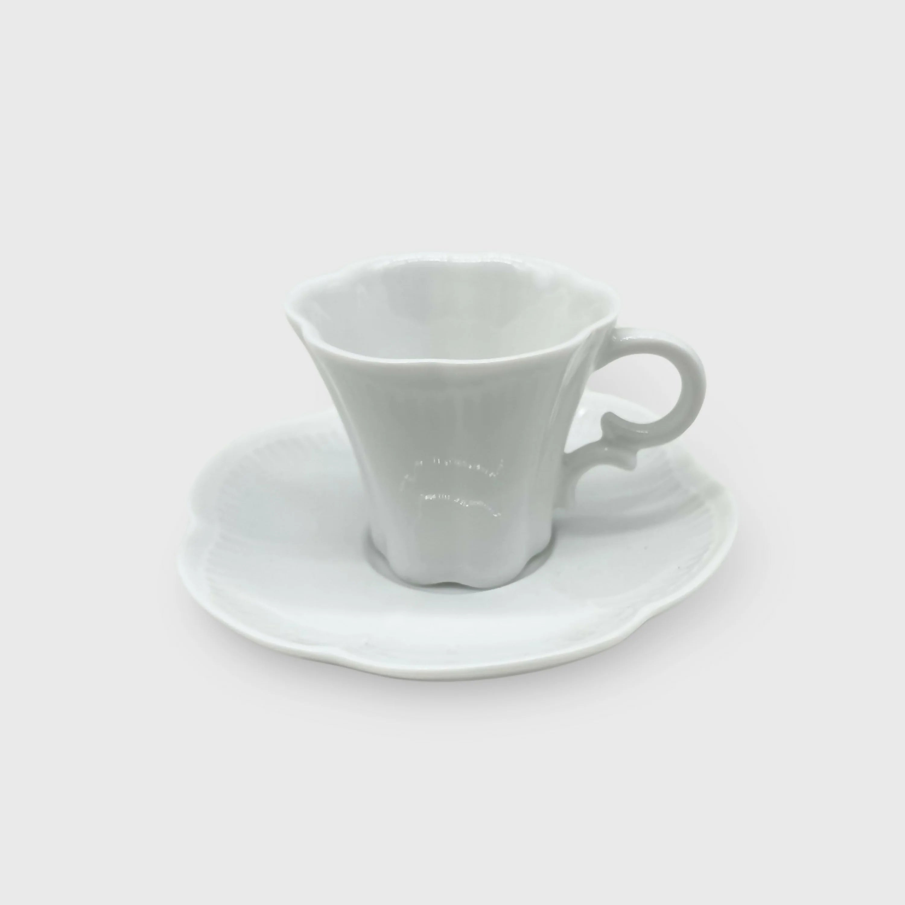 tasse moka en porcelaine de Limoges collection perle style ancien de la manufacture la seynie